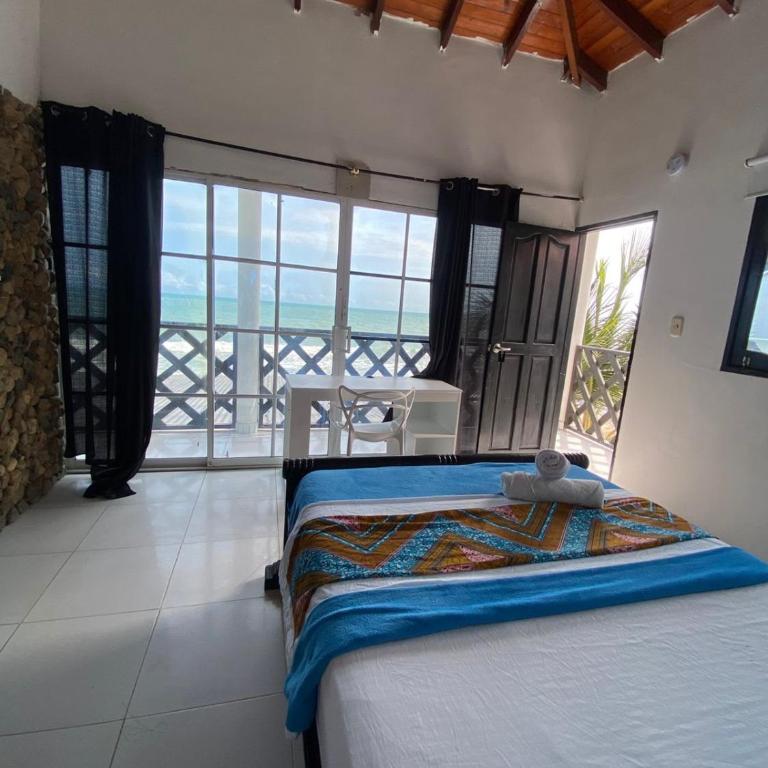 hostal EMBAMAR - Deluxe Double Room with Balcony and Sea View - 3