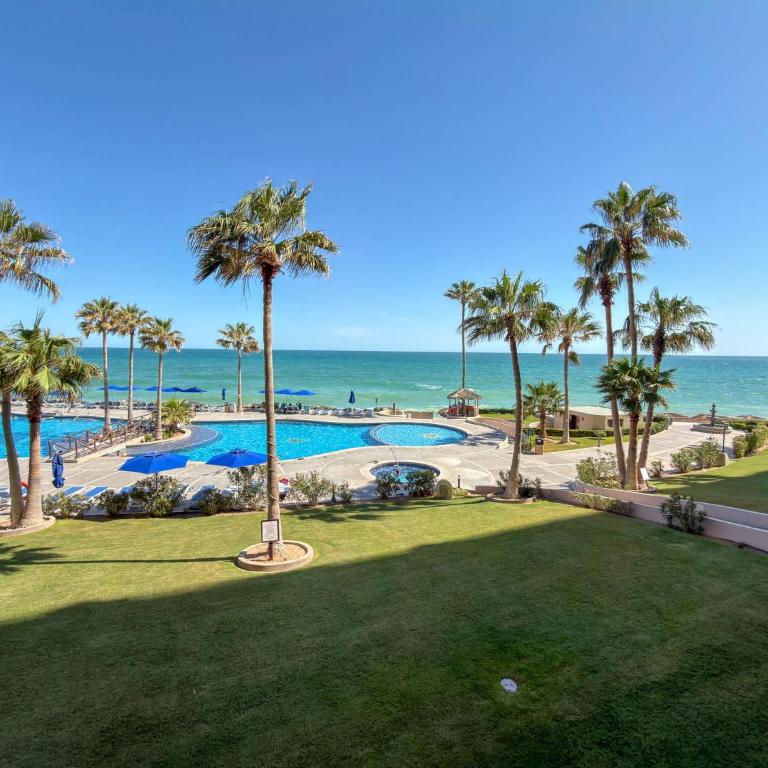 Wake Up to the Sea Oceanfront Retreat W207 - Apartamento - 4