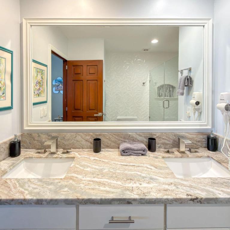 Wake Up to the Sea Oceanfront Retreat W207 - Apartamento - 21