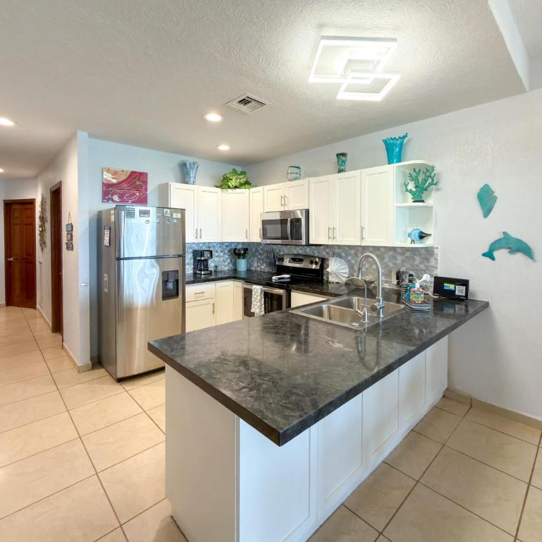 Wake Up to the Sea Oceanfront Retreat W207 - Apartamento - 23
