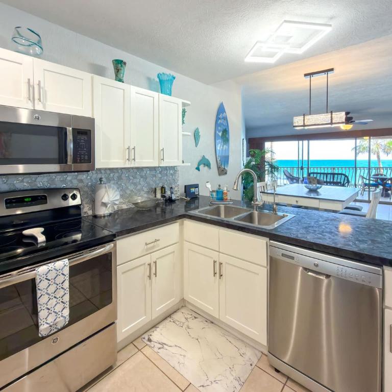 Wake Up to the Sea Oceanfront Retreat W207 - Apartamento - 30