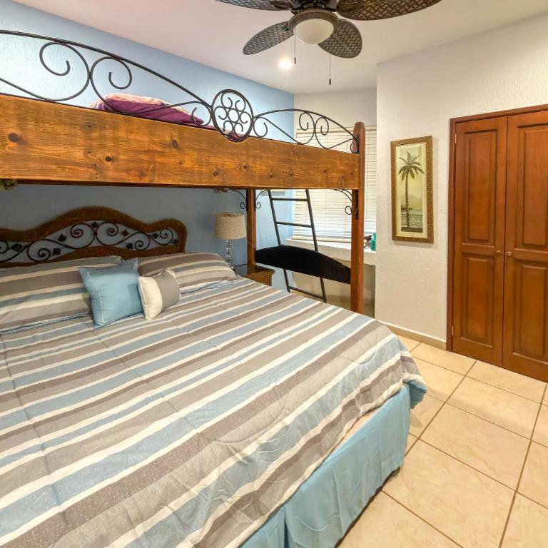 Wake Up to the Sea Oceanfront Retreat W207 - Apartamento - 34