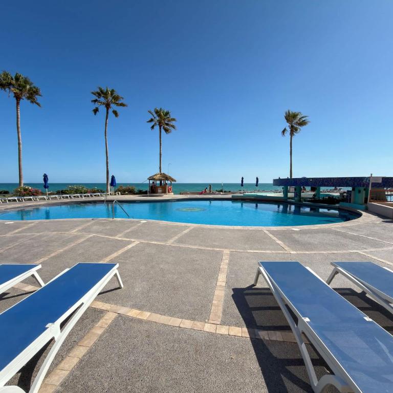 Wake Up to the Sea Oceanfront Retreat W207 - Apartamento - 42