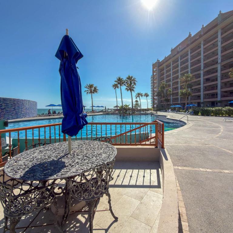 Wake Up to the Sea Oceanfront Retreat W207 - Apartamento - 41