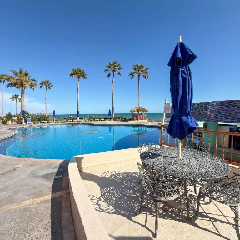 Wake Up to the Sea Oceanfront Retreat W207 - Apartamento - 40