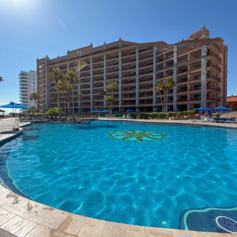 Wake Up to the Sea Oceanfront Retreat W207 - Apartamento - 48