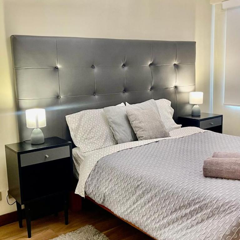 Miraflores Stylish Retreat Renovated 2 BR Apt parking - Two-Bedroom Apartment - 24