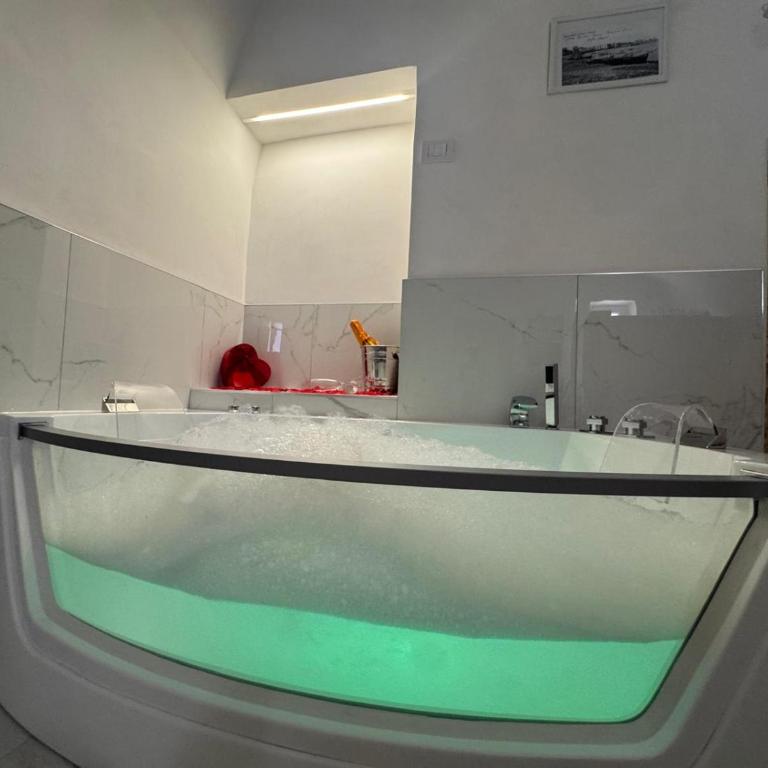 Le Dimore Airport Luxury Suite con Jacuzzi - Camera Queen con Vasca Idromassaggio - 1