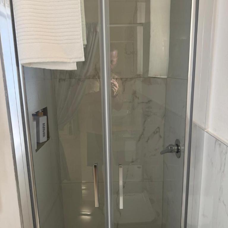 Le Dimore Airport Luxury Suite con Jacuzzi - Camera Queen con Vasca Idromassaggio - 3