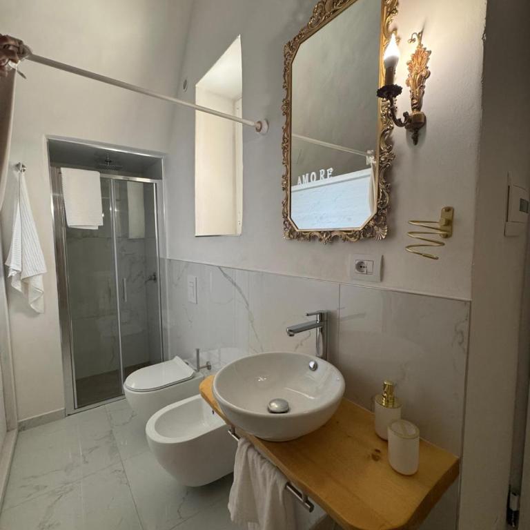 Le Dimore Airport Luxury Suite con Jacuzzi - Camera Queen con Vasca Idromassaggio - 5