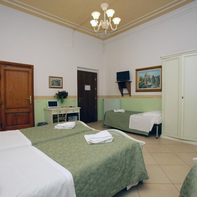Hotel Desirèe - Quadruple Room - 5