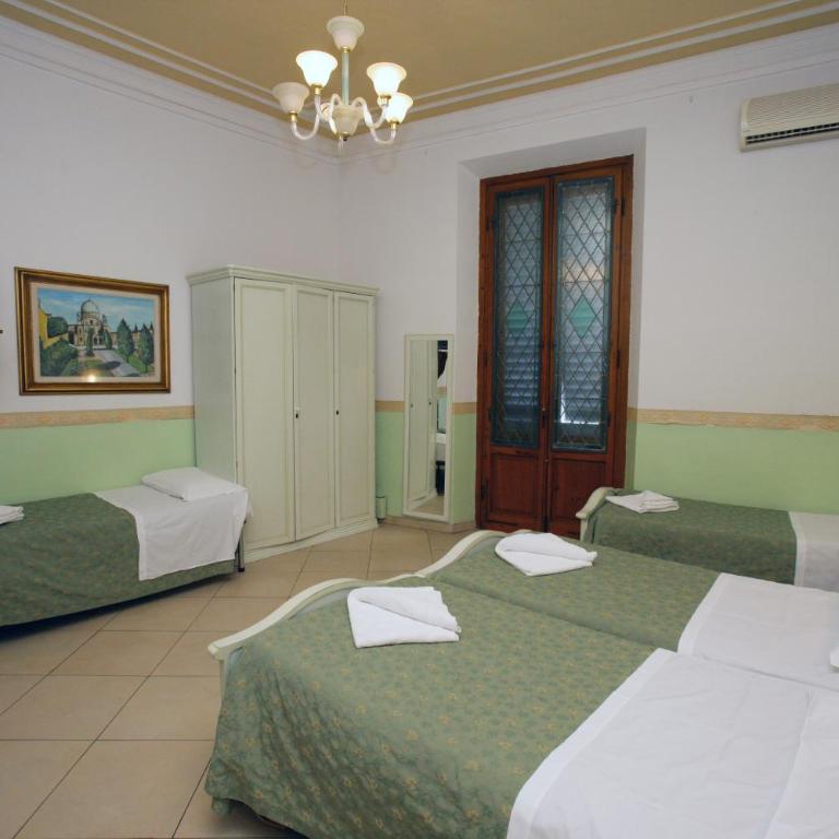 Hotel Desirèe - Quadruple Room - 7
