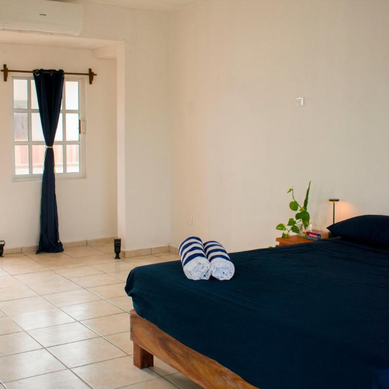 Balu Hotel - Habitación con cama extragrande y balcón - 4