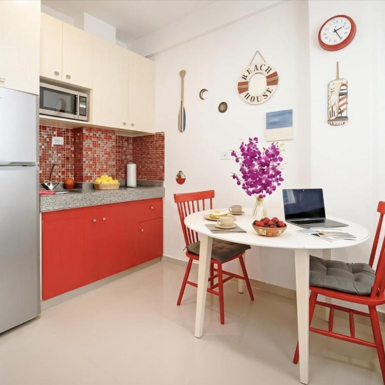 Pool & Patio 1BR 2BR Suites Sleeps 2-8, Beach & 5th Ave 10 Min, New Chedraui 15 Min, Kitchen WiFi AC - Apartment mit 1 Schlafzimmer und Terrasse - 4