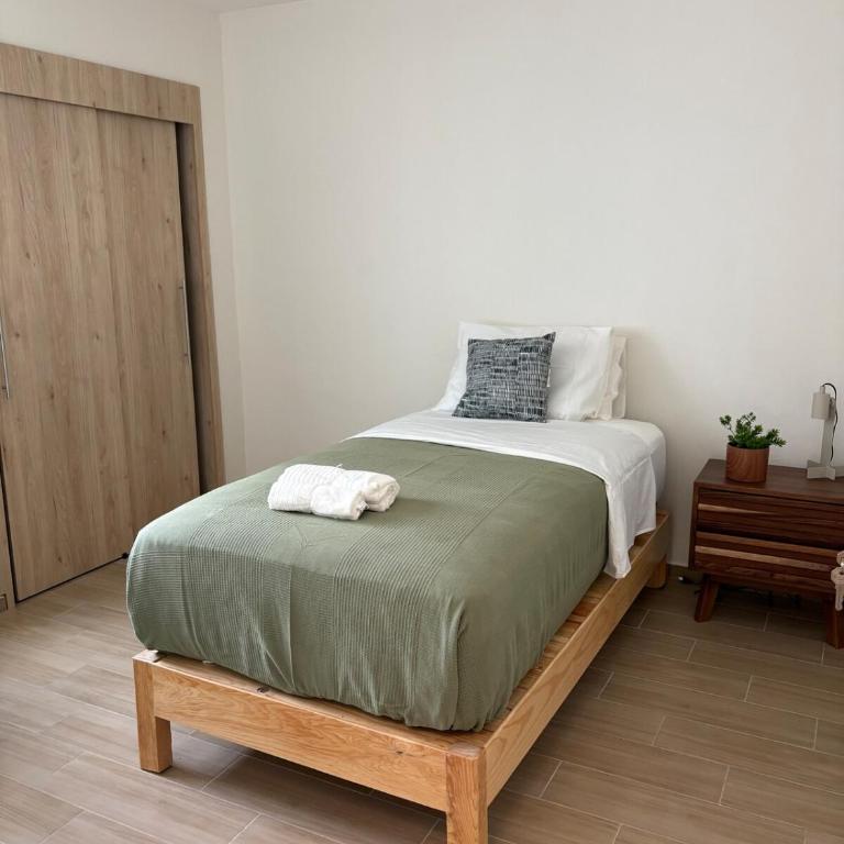 Remodeled apartment, park and 2 parking spaces - Three-Bedroom Apartment - 10