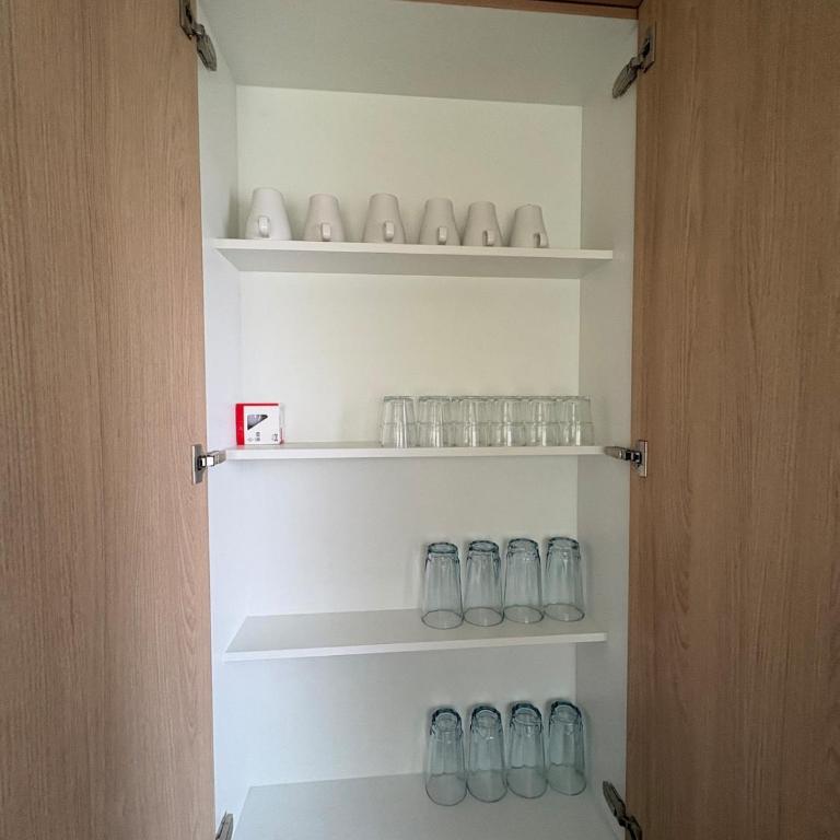 Remodeled apartment, park and 2 parking spaces - Three-Bedroom Apartment - 18