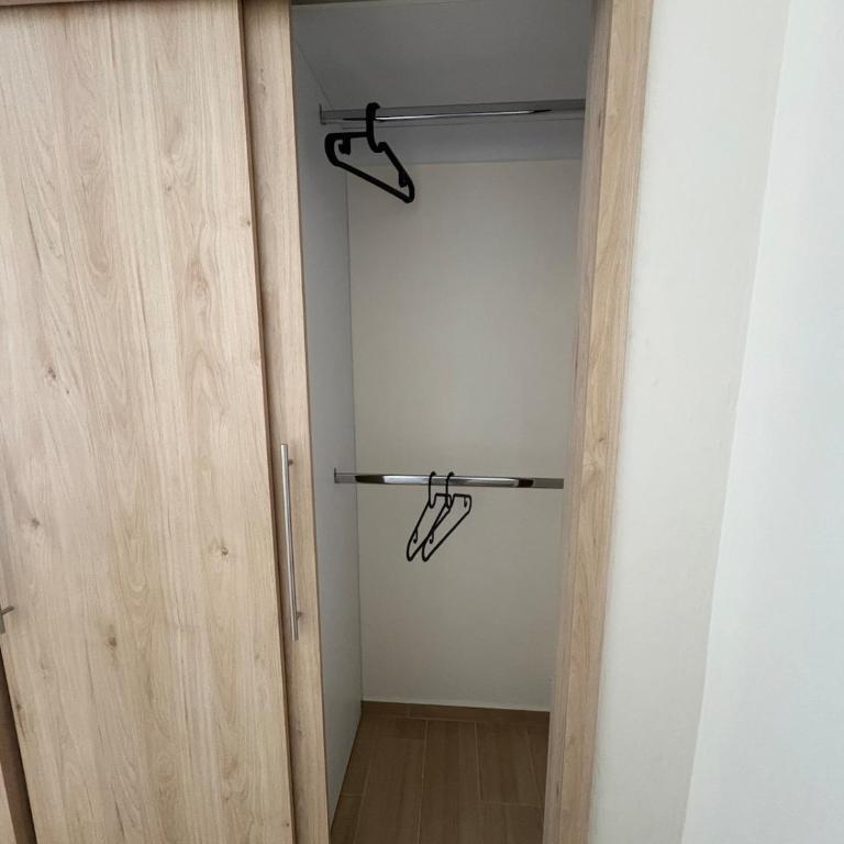 Remodeled apartment, park and 2 parking spaces - Three-Bedroom Apartment - 21