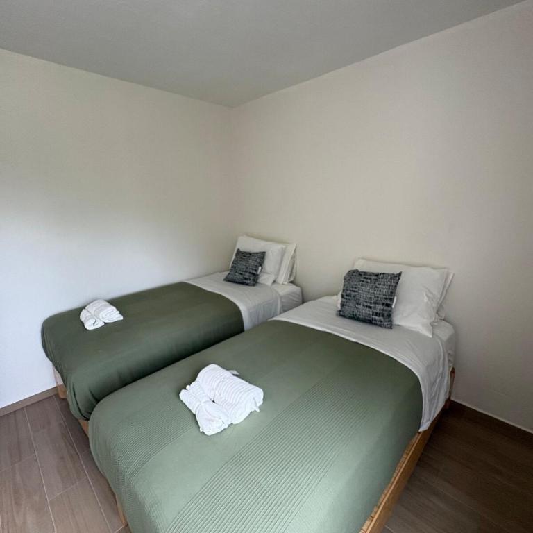 Remodeled apartment, park and 2 parking spaces - Three-Bedroom Apartment - 22