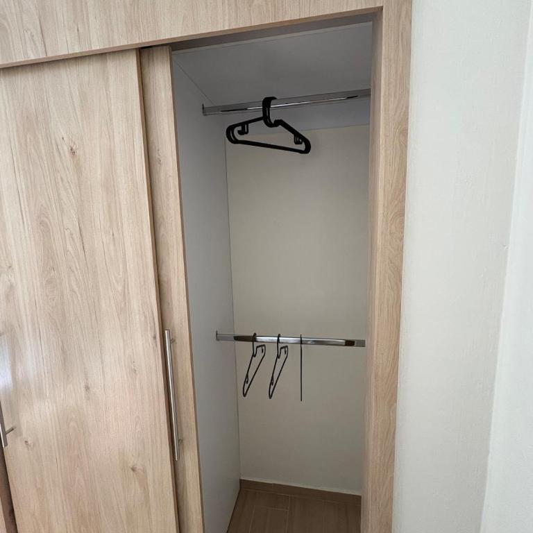 Remodeled apartment, park and 2 parking spaces - Three-Bedroom Apartment - 23
