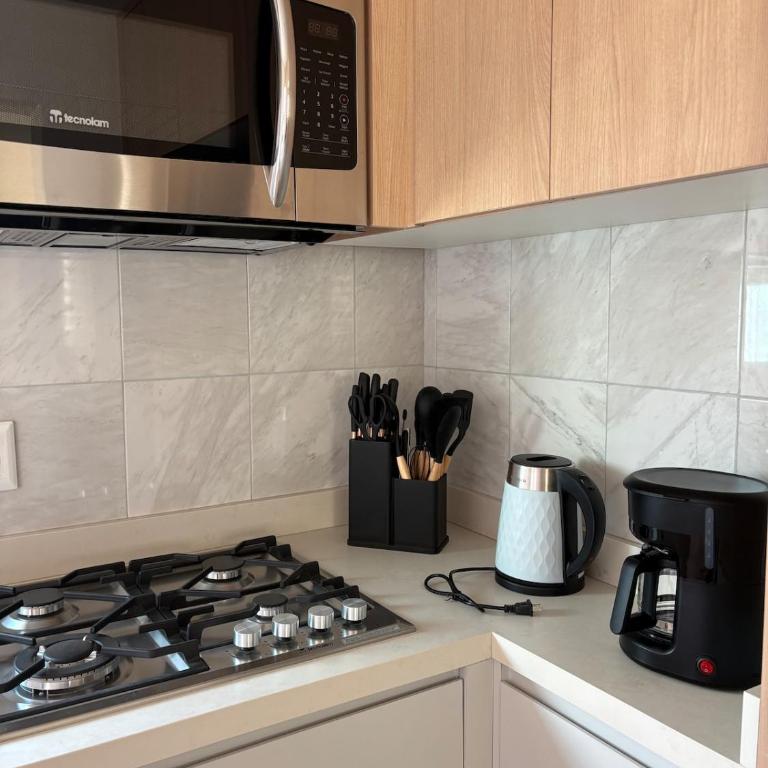 Remodeled apartment, park and 2 parking spaces - Three-Bedroom Apartment - 25
