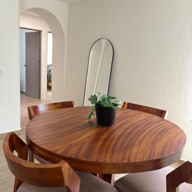 Remodeled apartment, park and 2 parking spaces - Three-Bedroom Apartment - 28