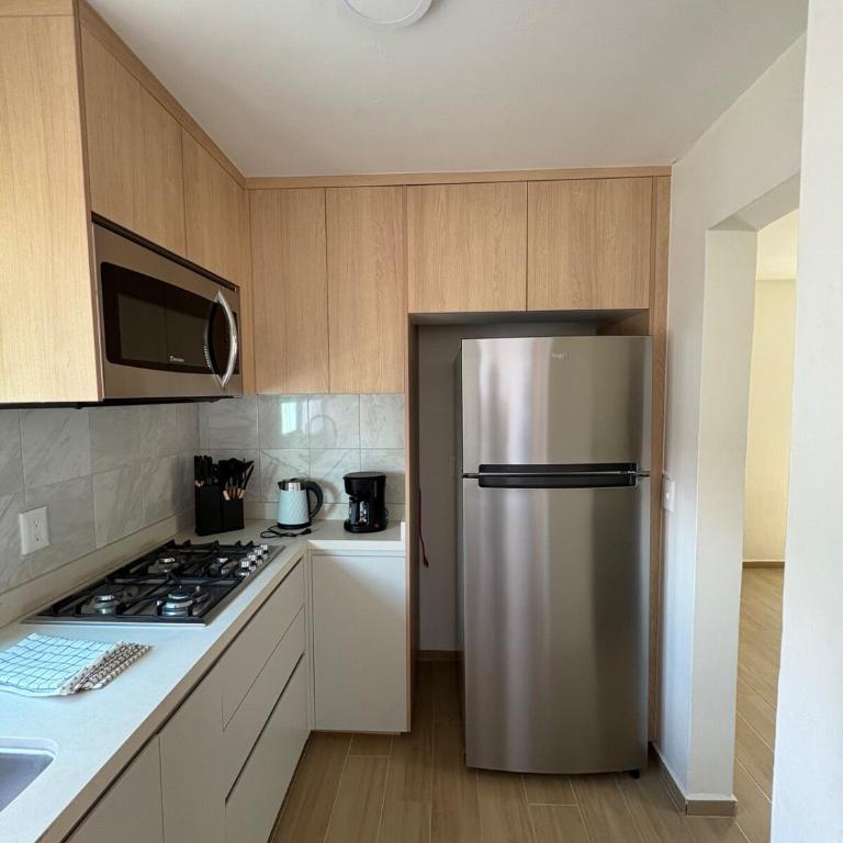 Remodeled apartment, park and 2 parking spaces - Three-Bedroom Apartment - 3