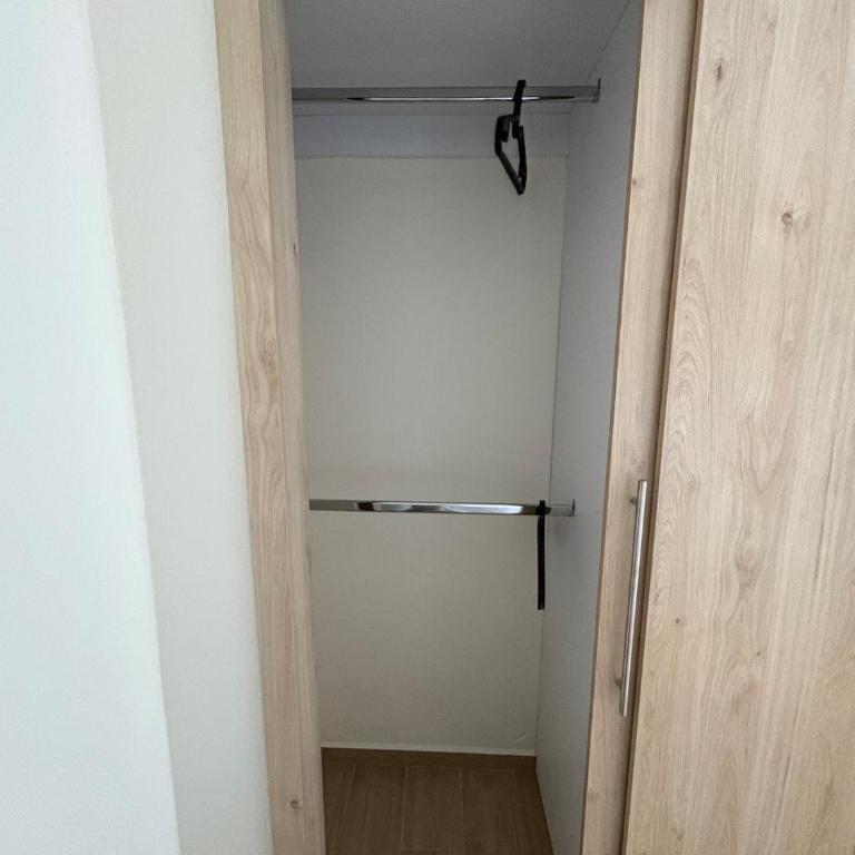Remodeled apartment, park and 2 parking spaces - Three-Bedroom Apartment - 38
