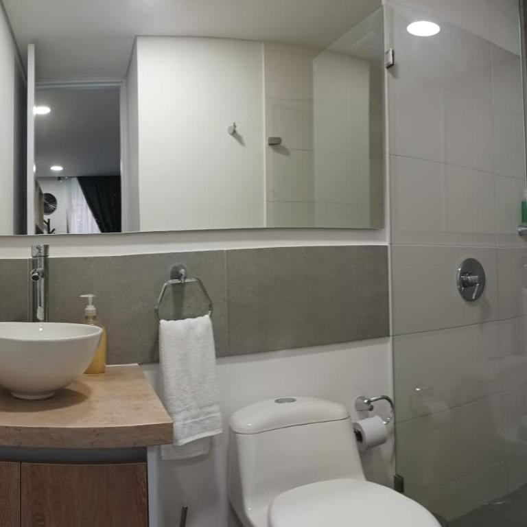 Loft Moderno con vista a Monserrate y zona turística - Apartamento de 1 dormitorio - 12