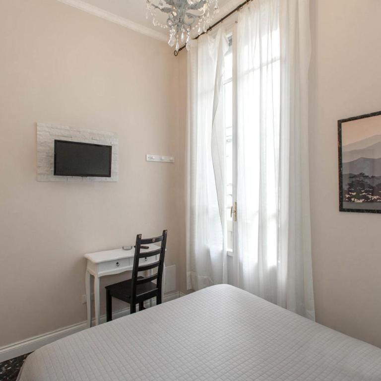 Hotel Masaccio - Camera con Letto Matrimoniale alla Francese - 6