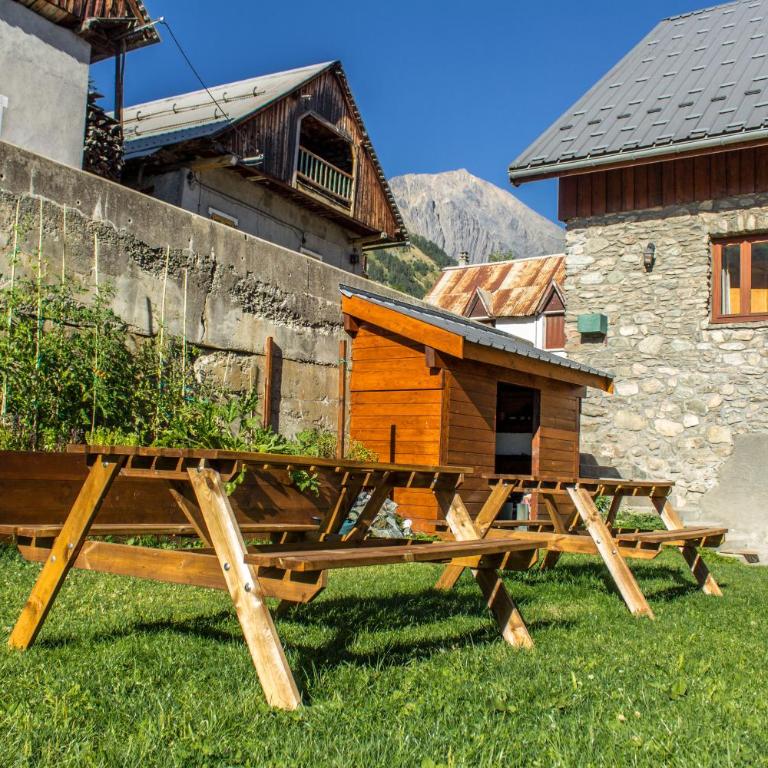 Ski Peak - Chalet Dibona, cosy log fire evenings 200m from the slopes - Chalet - 20