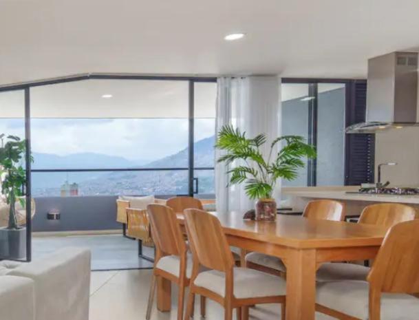 Espectacular vista de Medellín, 2 habitaciones en Las palmas - Two-Bedroom Apartment - 14