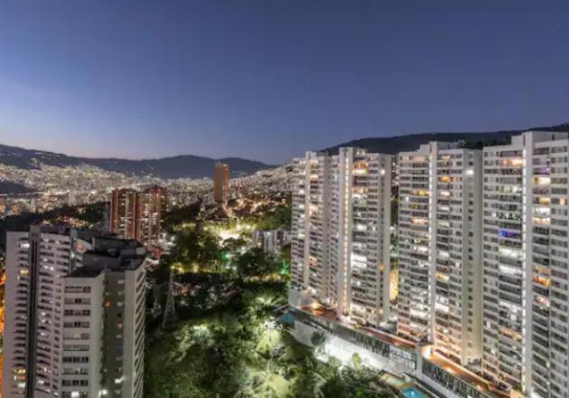 Espectacular vista de Medellín, 2 habitaciones en Las palmas - Two-Bedroom Apartment - 37