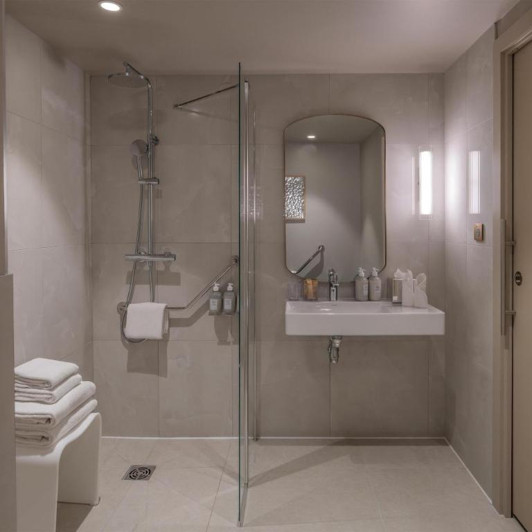 Marina Baie des Anges Hôtel, Curio Collection By Hilton - Premium King Room with Sea View - Disability Access - 2