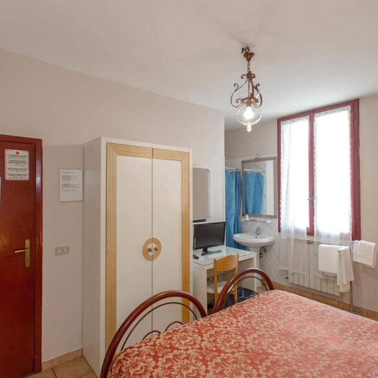 Hotel Masaccio - Camera Matrimoniale Economy con Bagno in Comune - 5