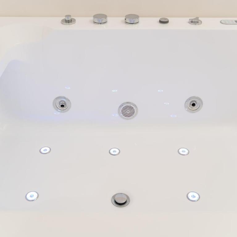 Cloe - Luxury Rooms - Suite Deluxe con Vasca Idromassaggio - 6