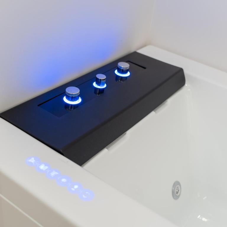 Cloe - Luxury Rooms - Camera Matrimoniale Deluxe con Vasca - 7