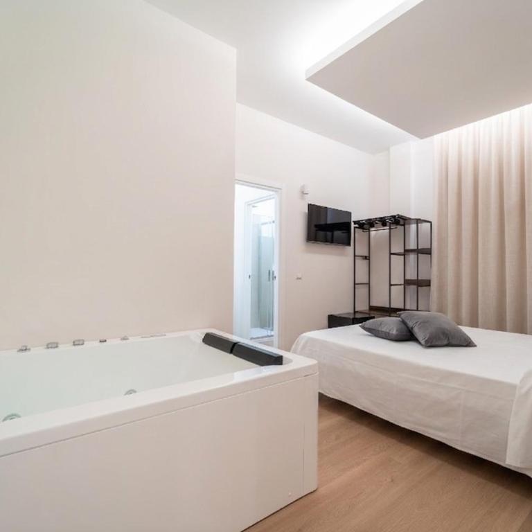 Cloe - Luxury Rooms - Suite Deluxe con Vasca Idromassaggio - 14