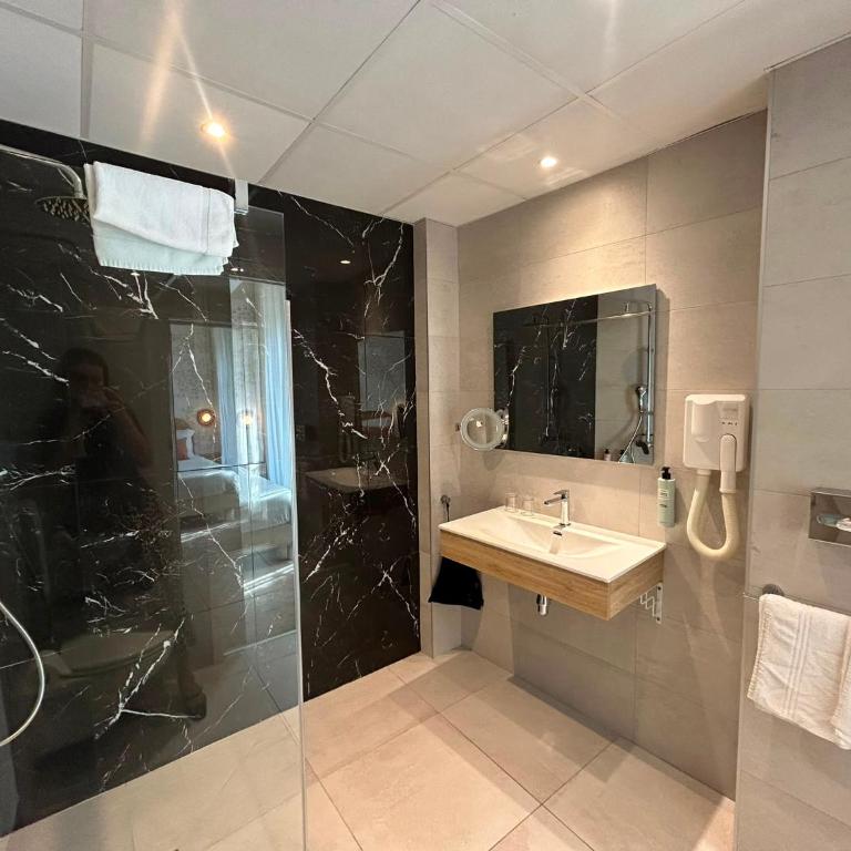Hotel La Tonkine ex Olympia - Chambre Double - Accessible aux Personnes à Mobilité Réduite - 3