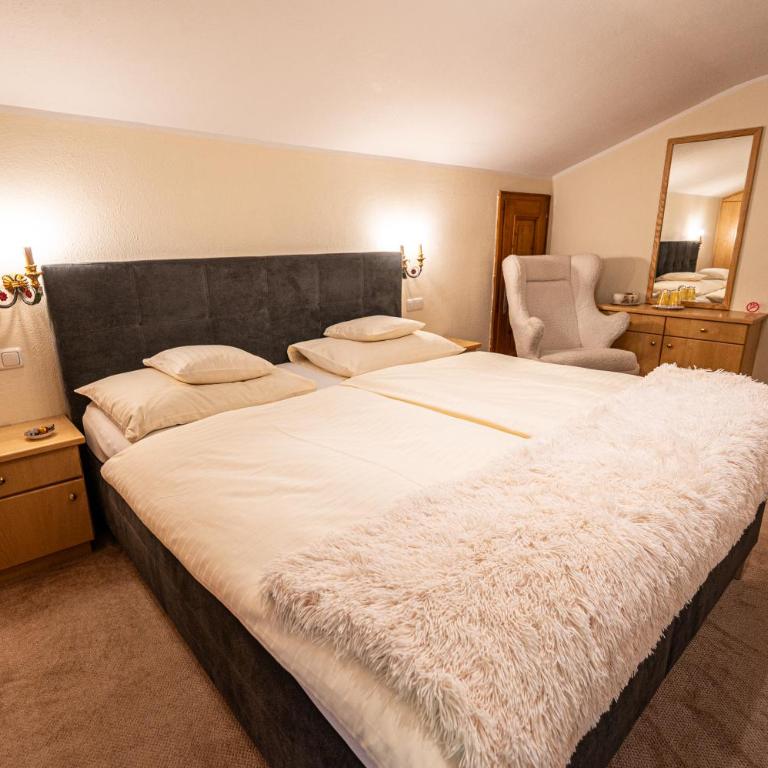 Pension Hartenfels - Doppelzimmer mit Balkon - 30