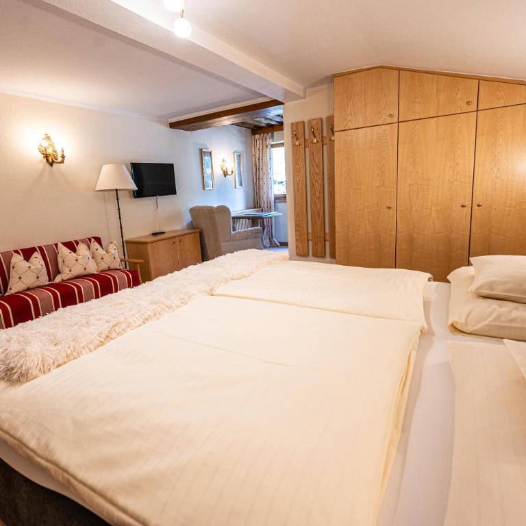 Pension Hartenfels - Doppelzimmer mit Balkon - 28