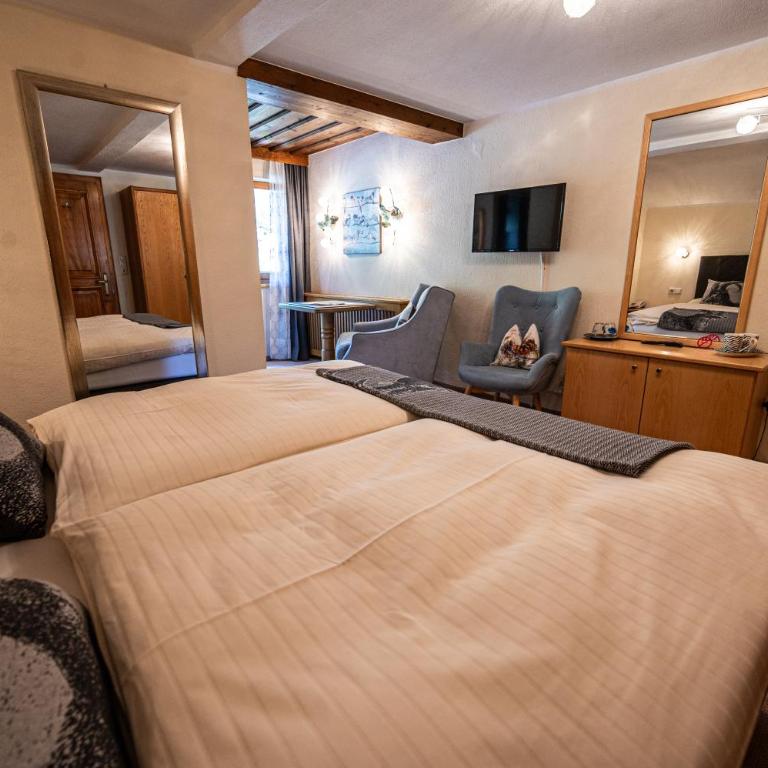 Pension Hartenfels - Doppelzimmer mit Balkon - 29