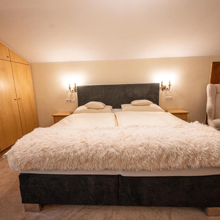 Pension Hartenfels - Doppelzimmer mit Balkon - 33