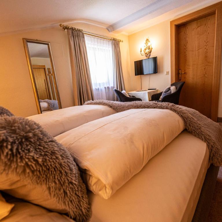 Pension Hartenfels - Doppelzimmer mit Balkon - 32
