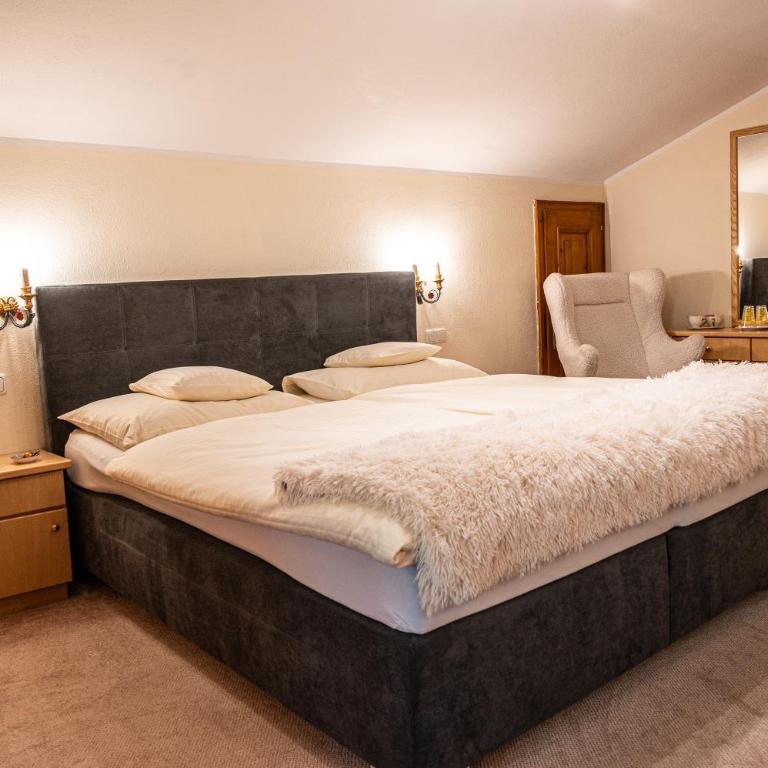 Pension Hartenfels - Doppelzimmer mit Balkon - 42
