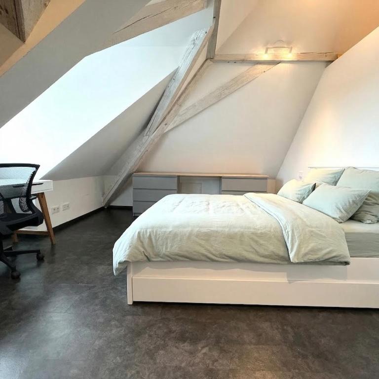 Einzigartige Dachgeschoss-Loft mit Dachterrasse Augsburg - Three-Bedroom Loft Apartment - 8