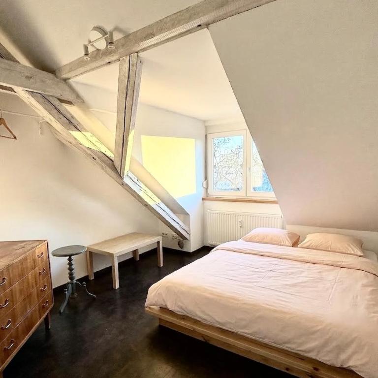 Einzigartige Dachgeschoss-Loft mit Dachterrasse Augsburg - Three-Bedroom Loft Apartment - 9