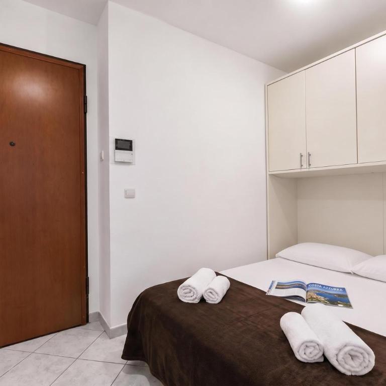 Appartement Les Jasmins - Happy Rentals - Studio avec Vue sur Jardin - 11