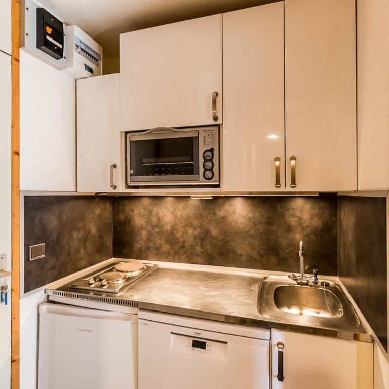 Studio divisible pour 3 pers, prox commerces et pistes, parking gratuit, balcon - FR-1-329-13 - Studio - 7
