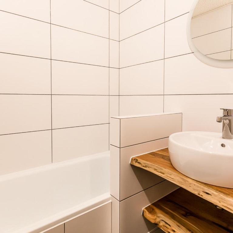Studio divisible pour 3 pers, prox commerces et pistes, parking gratuit, balcon - FR-1-329-13 - Studio - 8