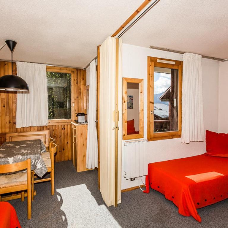 Studio divisible pour 3 pers, prox commerces et pistes, parking gratuit, balcon - FR-1-329-13 - Studio - 9